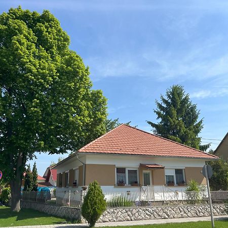 Cseresznyes Haz Lipót المظهر الخارجي الصورة